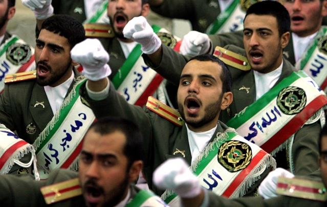 الجيش الوطني الإيراني يعيد تنظيم نفسه