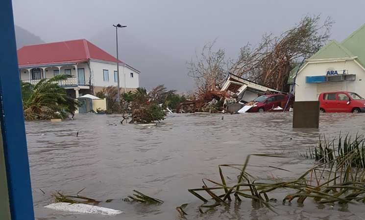 الاعصار ايرما يدمر 95% من الجزء الفرنسي من جزيرة سان مارتن في البحر الكاريبي