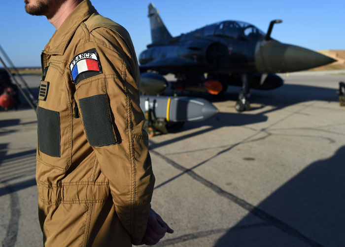مساع فرنسية لتفعيل صفقات سلاح مع شرق وغرب ليبيا