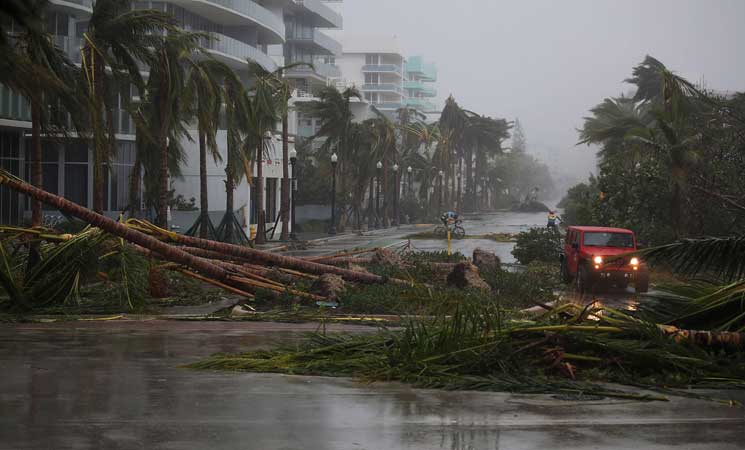 الاعصار إيرما يجتاح فلوريدا وترامب يعلن حالة الكارثة الطبيعية