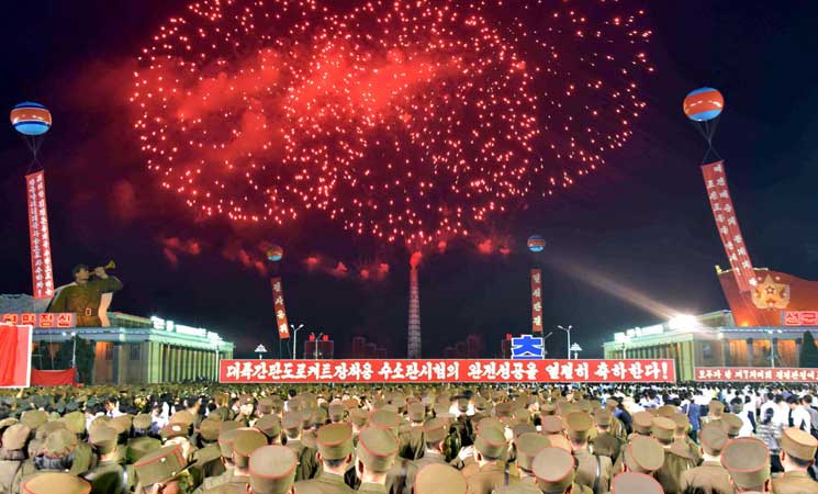 كوريا الشمالية تحتفل بتجربتها النووية السادسة واتفاق بين طوكيو وسول على العمل لفرض عقوبات أكثر صرامة