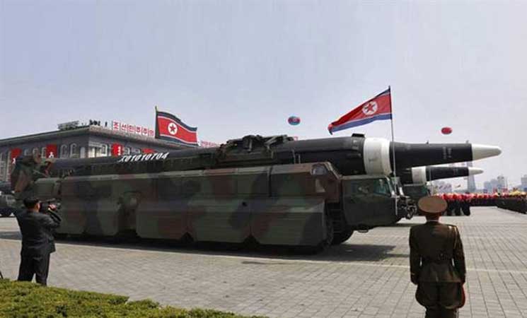 كوريا الشمالية تحرك صاروخا عابرا للقارات باتجاه ساحلها الغربي