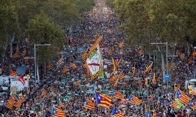 باريس تحذر من “تفكك خطير” بسبب أزمة كتالونيا