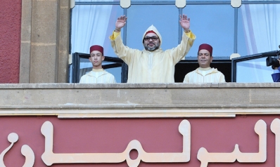 العاهل المغربي يلوّح بالصرامة في مواجهة تهاون المسؤولين