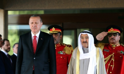 أردوغان في الكويت وقطر بحثا عن مخرج من أزماته السياسية