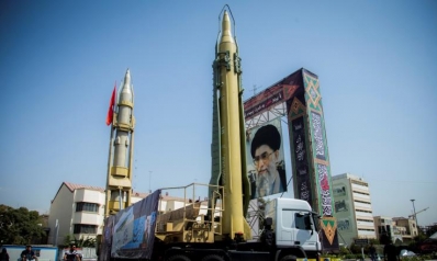 إيران تلوح لأوروبا بصواريخ بعيدة المدى