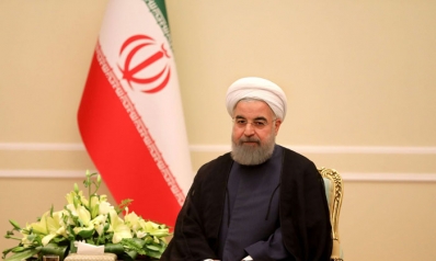 روحاني يتهم حكومة نجاد السابقة بالفساد بعد الزلزال