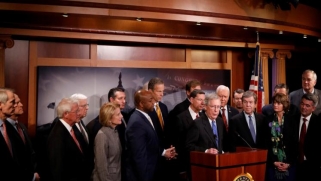 الشيوخ الأميركي يقر خطة ترمب لخفض الضرائب