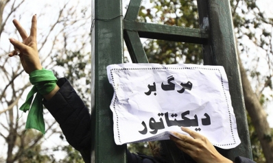 النظام الإيراني محاصر: مظاهرات في الداخل وموقف متشدد في الخارج