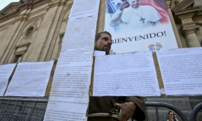 تشيلي تتعهد بضمان سلامة البابا رغم هجمات على كنائس