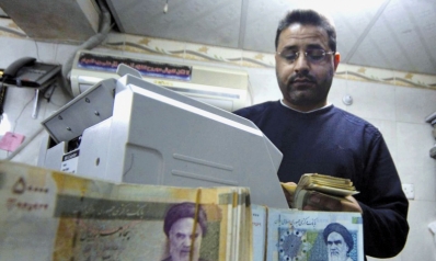 العملة الإيرانية تتهاوى مع اقتراب حسم مستقبل الاتفاق النووي