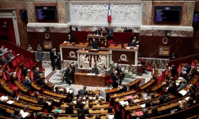 برلمان فرنسا يقر قانونا يسرّع وتيرة طرد المهاجرين