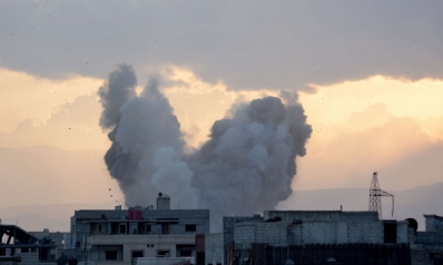 قصف عنيف يتزامن مع التصعيد العسكري لنظام الأسد في مخيم اليرموك