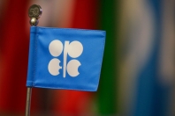 دول أوبك، بما فيها إيران، تحت وطأة قرارات موسكو والرياض