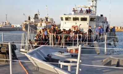 تونس تسمح باستقبال سفينة مهاجرين عالقة قبالة سواحلها