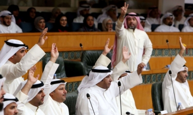 استجوابات مرتقبة تصعد الأزمة بين البرلمان والحكومة في الكويت