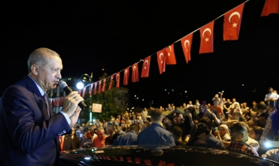 أردوغان يواجه انهيار الليرة بتصريح شعبوي: إذا كان لديهم الدولار فنحن لدينا ربنا