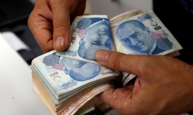 الليرة التركية تنخفض 7 في المئة بفعل مخاوف من عقوبات أميركية الليرة التركية تنخفض 7 في المئة بفعل مخاوف من عقوبات أميركية