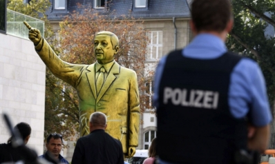 السلطات الألمانية تزيل تمثالا لأردوغان أثار احتجاجات