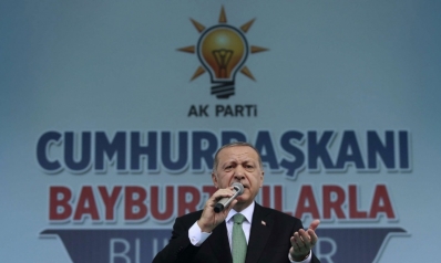 أردوغان يترك انهيار الليرة للتفرغ لمهاجمة واشنطن