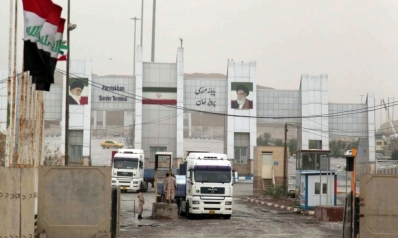 الدينار المزيف مقابل الدولار: إيران توفر احتياجاتها عبر السوق العراقية