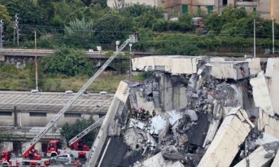 العبور للموت.. عشرات القتلى بانهيار جسر بإيطاليا