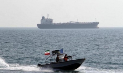 مسؤول أميركي: إيران اختبرت صاروخاً مضاداً للسفن بمضيق هرمز