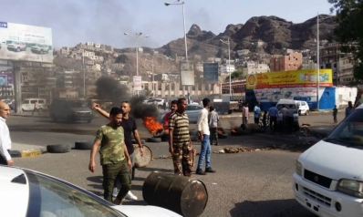 اندلاع احتجاجات في عدن مع تدهور العملة وارتفاع الأسعار