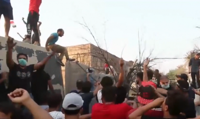 مظاهرات البصرة.. ضحايا وحظر تجوّل والصدر يمهل البرلمان