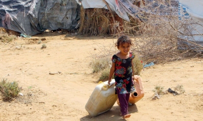 الحوثيون يفاقمون معاناة اليمنيين بنهب الموارد