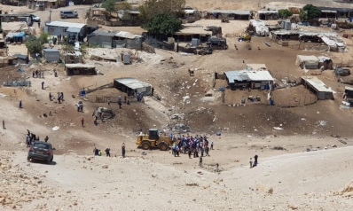 الطريق إلى الخان الأحمر الطريق إلى الخان الأحمر