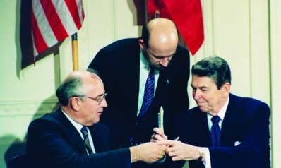 غورباتشوف يندد بالموقف الأميركي ويحذّر من اندلاع صراع نووي غورباتشوف يندد بالموقف الأميركي ويحذّر من اندلاع صراع نووي