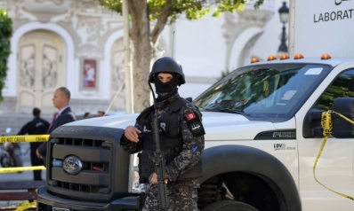 الإرهاب يضرب تونس وسط أزمة سياسية حادة