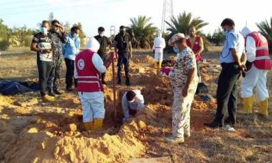 العثور على مقبرة جماعية تضم جثثا متحللة في سرت الليبية