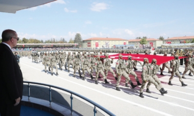 جنرالات أردوغان: من الوصاية العسكرية إلى جيش مسيّس