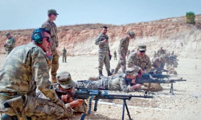 أميركا تدرب 30 ألفاً شرق سوريا لـ«احتواء» إيران أميركا تدرب 30 ألفاً شرق سوريا لـ«احتواء» إيران