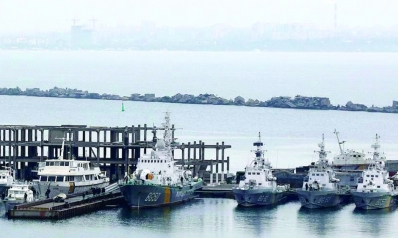 أوكرانيا تشكو «عدواناً جديداً» وتستنفر قواتها وروسيا تتهمها بانتهاك مياهها الإقليمية