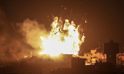 الاحتلال الإسرائيلي يدمر مبنى فضائية الأقصى بغزة