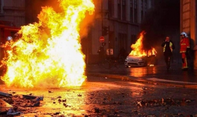 حكومة فرنسا تفشل في نزع فتيل أزمة “السترات الصفراء”