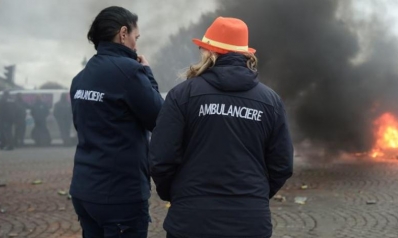 الحكومة الفرنسية تتشاور مع الأحزاب في سبل احتواء موجة الاحتجاجات