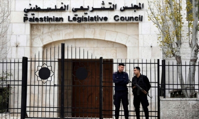 استعراض قوة بين فتح وحماس بعد حلّ المجلس التشريعي