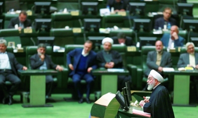 العقوبات الأميركية تقلّص موازنة إيران إلى النصف