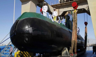 إيران تضم سفينة حربية لأسطولها لا يكشفها الرادار