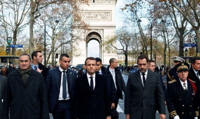 باريس تبحث فرض الطوارئ بعد تمرد شعبي هز العاصمة