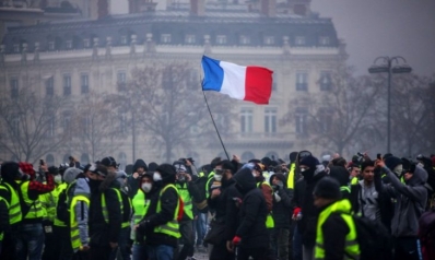 رئيس الوزراء الفرنسي يعلن تعليق زيادة الضرائب على الوقود