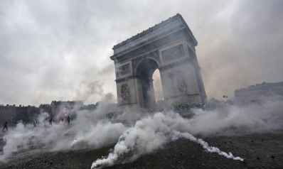 رغم تراجع ماكرون.. سيناريوهات الصدام تتصاعد