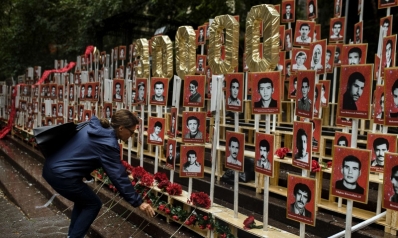 تاريخ “لجان الموت” يلاحق إيران المحاصرة بغضب الداخل وعقوبات الخارج