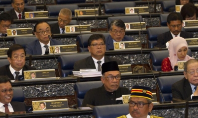 ماليزيا.. تغيير ولاءات الساسة لإحداث توازنات جديدة بالبرلمان