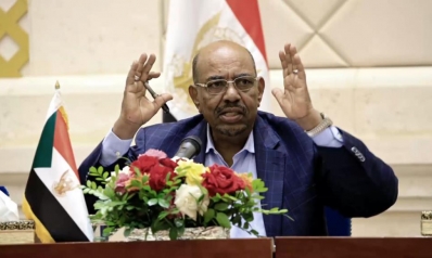 البشير يعد بحل الأزمة الاقتصادية ودعوات للتظاهر غدا