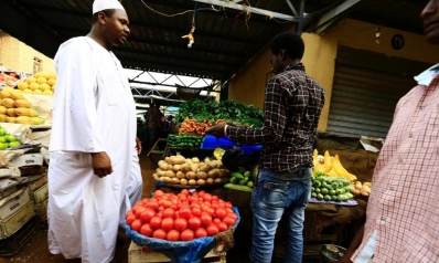 التضخم والدولار يقيدانه.. اقتصاد السودان لا يزال تحت الصدمة